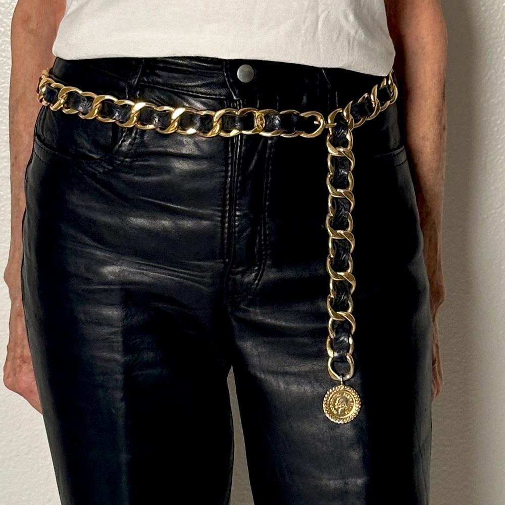 Chanel Belt - ICONIC Vintage Black Leather and Gold Chain - Picture 1 of 8